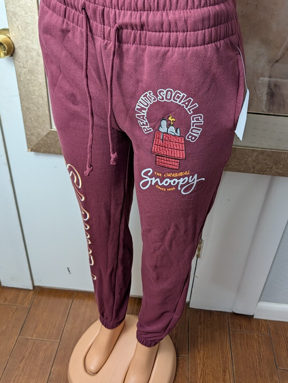 NWT Peanuts Social Club Snoopy Joggers Burgundy Sweatpants Size XS (0-2)